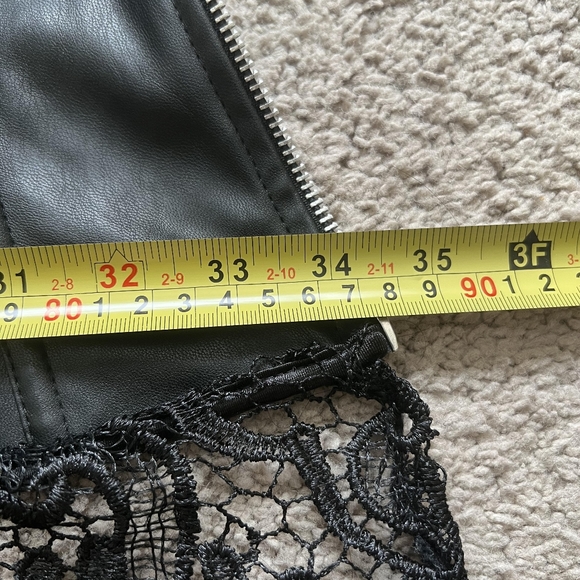 Leather Look Fashion Corset - Picture 4 of 4